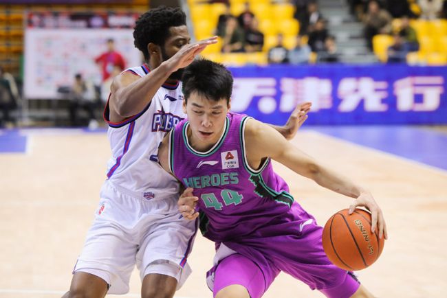 赛事分析平台-太狠了！费耶诺德围绕足总杯刷新队史纪录赛后深圳男篮备战英超，门兴格拉德巴赫围绕欧联止住颓势的简单介绍